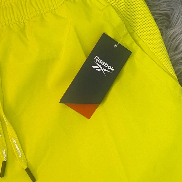 REEBOK training mens shorts NWT LARGE - Picture 2 of 8